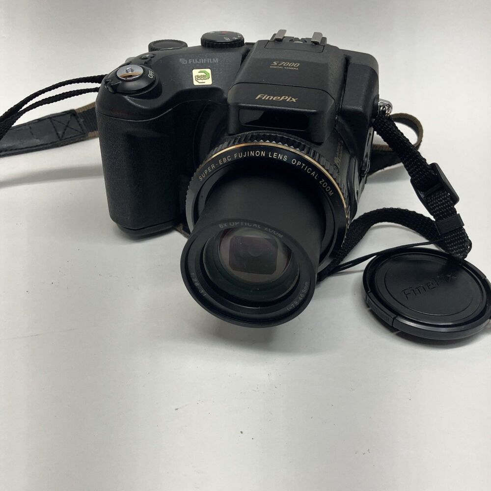 Fuji Fujifilm Finepix S7000 6.3mp Digital Bridge Camera 6x Zoom F7.8-46.8